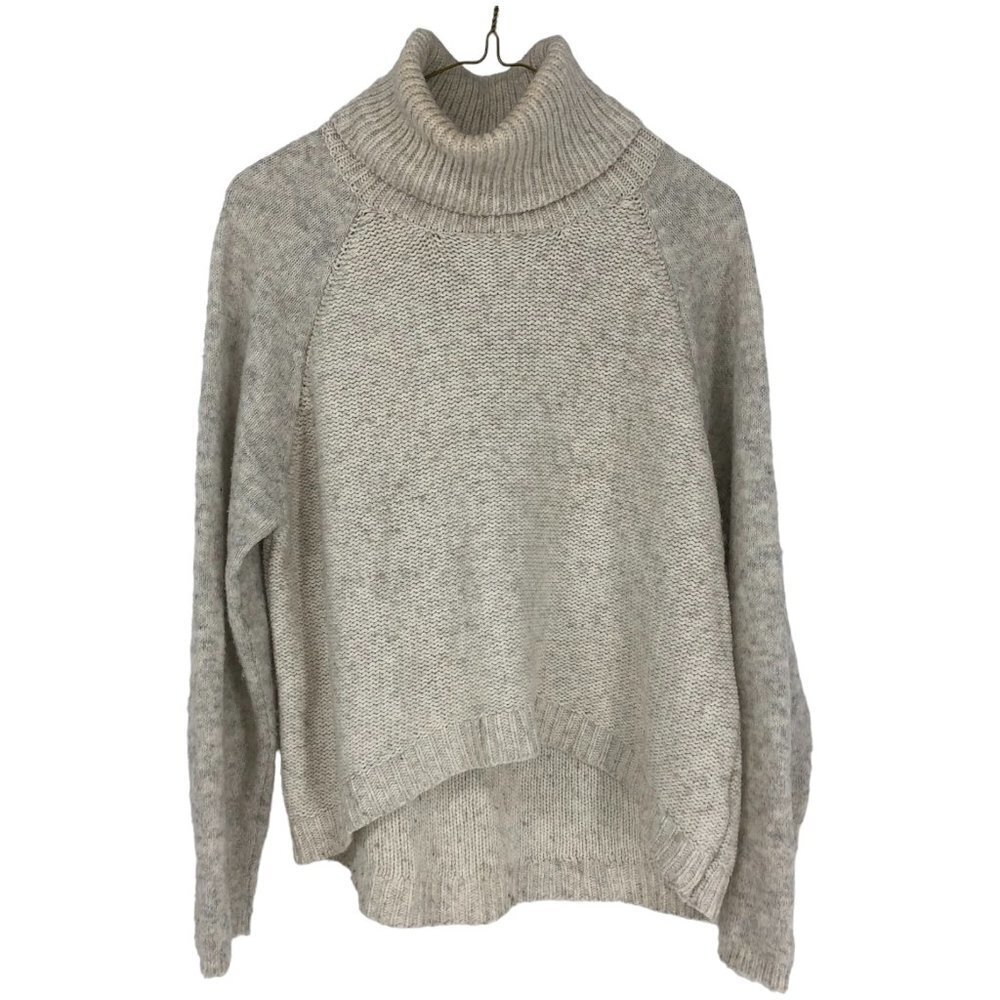 John + Jenn Light Grey Raglan-style Mixed Knit Boxy Turtleneck size M